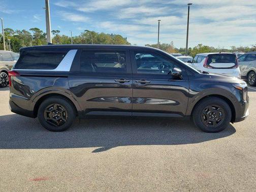 2025 Kia Carnival LXS