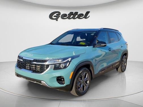 Pluton Blue/Black Roof 2024 Kia Seltos S
