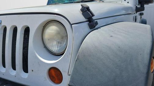 Bright White Clearcoat 2012 Jeep Wrangler Unlimited Sport