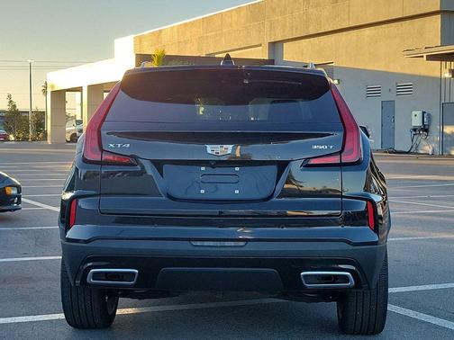 2024 Cadillac XT4 Premium Luxury