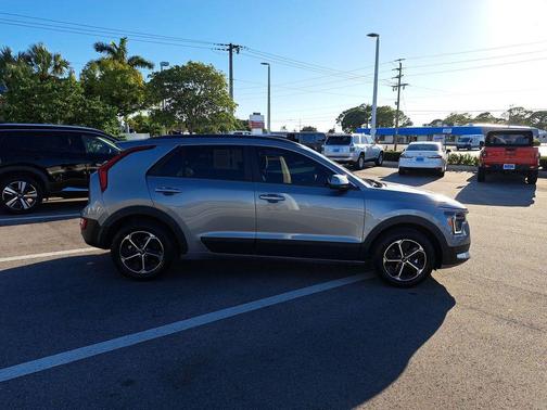 2025 Kia Niro LX