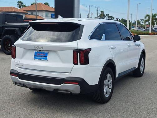 2025 Kia Sorento LX