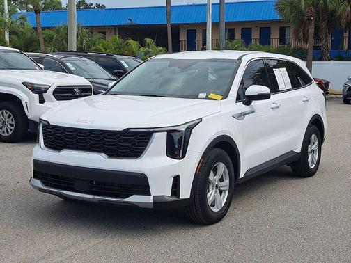 2025 Kia Sorento LX