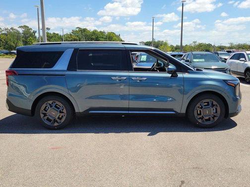 2025 Kia Carnival SX