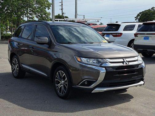 2016 Mitsubishi Outlander SE