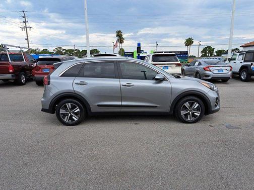2022 Kia Niro LXS