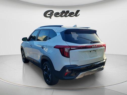 Snow White Pearl 2025 Kia Seltos EX