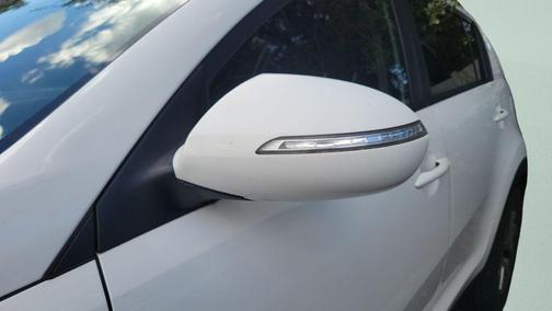 Clear White 2014 Kia Sportage LX