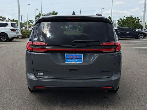 2021 Chrysler Pacifica Hybrid Touring L