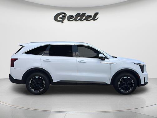 Glacial White Pearl 2024 Kia Sorento S