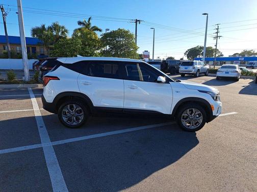 2025 Kia Seltos LX