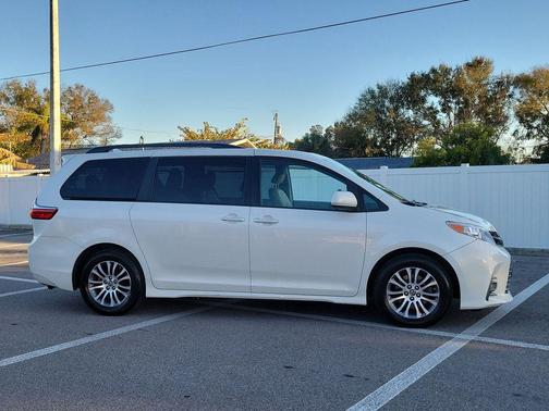 2018 Toyota Sienna XLE Premium