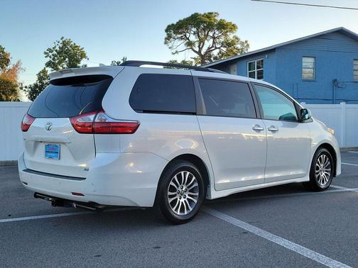 2018 Toyota Sienna XLE Premium