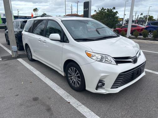 2018 Toyota Sienna XLE Premium