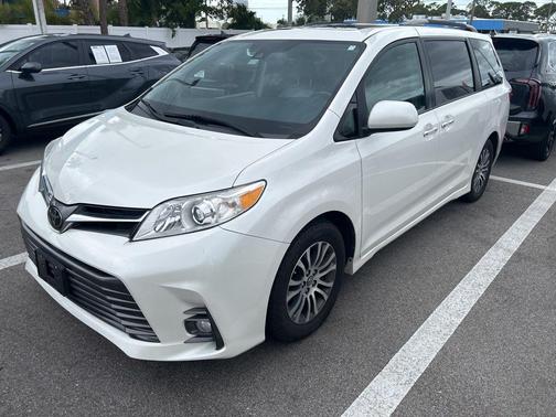 2018 Toyota Sienna XLE Premium