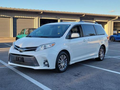 2018 Toyota Sienna XLE Premium