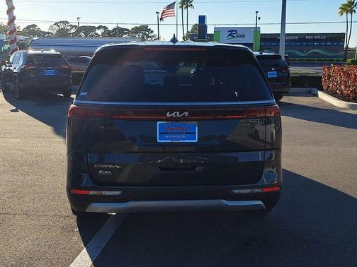 2024 Kia Carnival EX