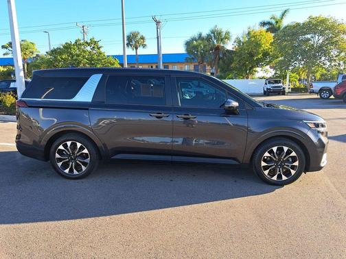 2024 Kia Carnival EX