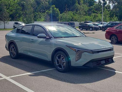 2025 Kia K4 LXS