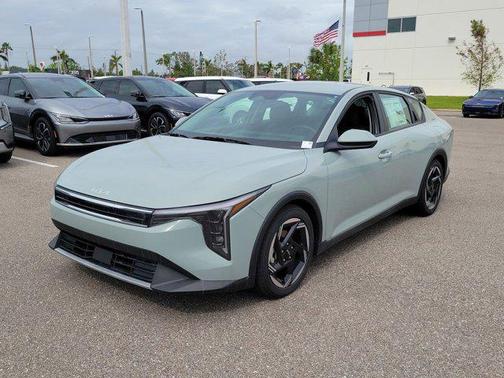 2025 Kia K4 EX