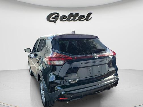 Super Black 2021 Nissan Kicks S