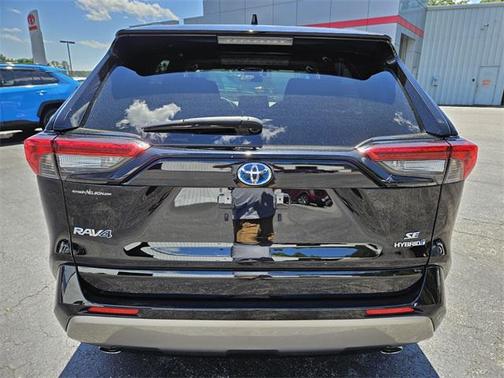 2022 Toyota RAV4 Hybrid SE