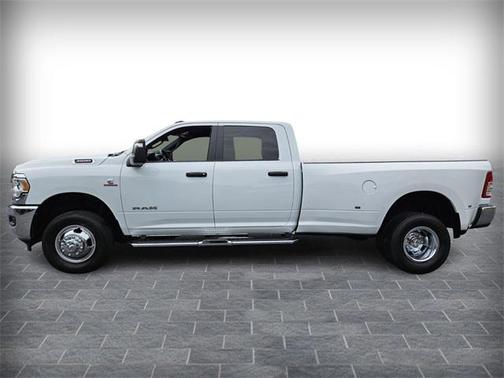 2024 RAM 3500 Big Horn Crew Cab 4x4 8' Box