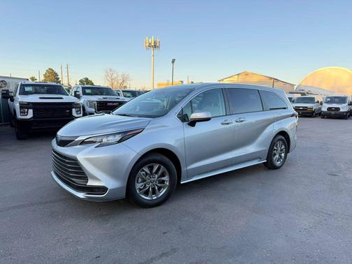 2024 Toyota Sienna LE