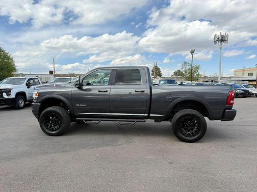 Diamond Black Crystal Pearlcoat 2024 RAM 2500 Laramie Crew Cab 4x4 6'4' Box