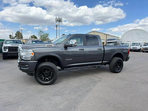 Diamond Black Crystal Pearlcoat 2024 RAM 2500 Laramie Crew Cab 4x4 6'4' Box