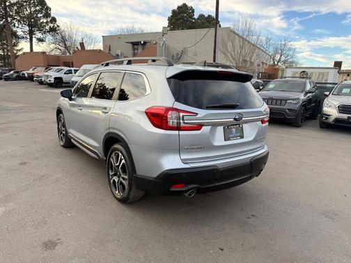 Ice Silver Metallic 2024 Subaru Ascent Limited 7-Passenger