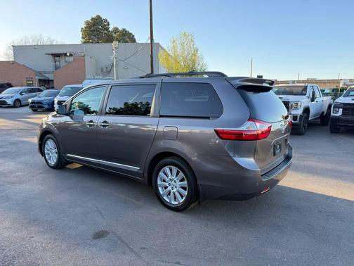 2017 Toyota Sienna XLE Premium