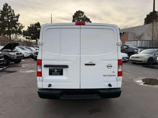 2021 Nissan NV Cargo NV2500 HD S Van 3D