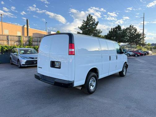 Summit White 2021 Chevrolet Express 2500 LT