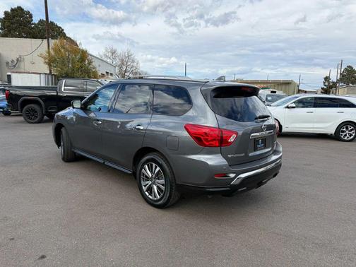 2019 Nissan Pathfinder SL