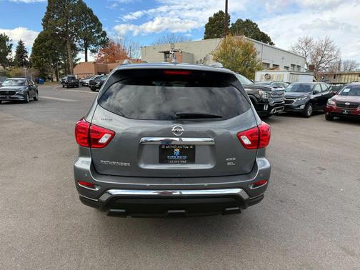 2019 Nissan Pathfinder SL
