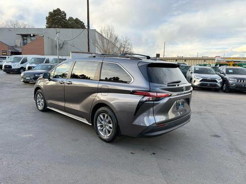 2021 Toyota Sienna LE