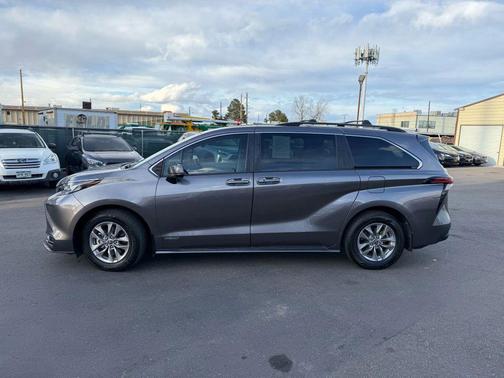 2021 Toyota Sienna LE
