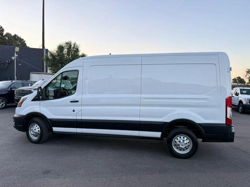Oxford White 2023 Ford Transit-250 Base