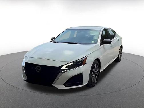 Glacier White 2025 Nissan Altima SV FWD