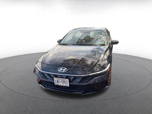 2025 Hyundai ELANTRA SEL