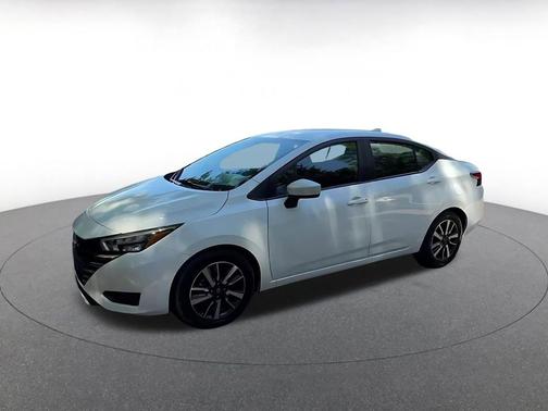 Aspen White Tricoat 2025 Nissan Versa 1.6 SV