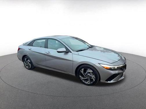 2025 Hyundai ELANTRA SEL