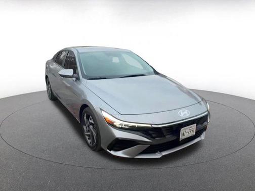 2025 Hyundai ELANTRA SEL