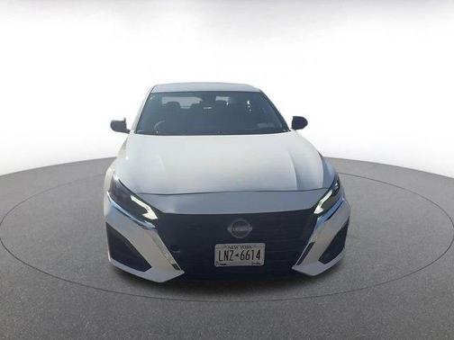 Glacier White 2025 Nissan Altima SV FWD