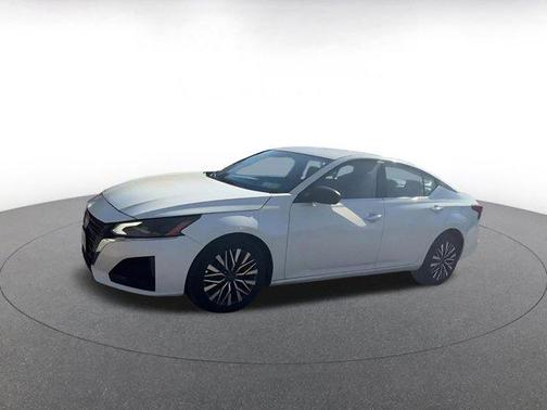 Glacier White 2025 Nissan Altima SV FWD