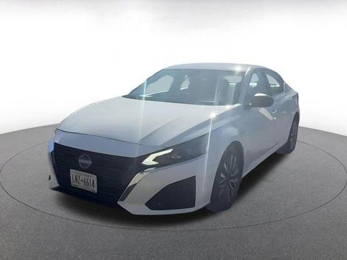 Glacier White 2025 Nissan Altima SV FWD