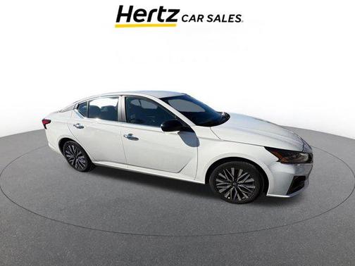 Glacier White 2025 Nissan Altima SV FWD