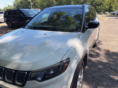 Bright White Clearcoat 2025 Jeep Compass Limited