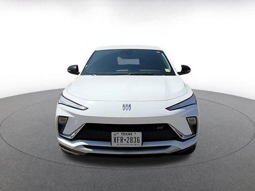 Summit White 2025 Buick Envista Sport Touring FWD